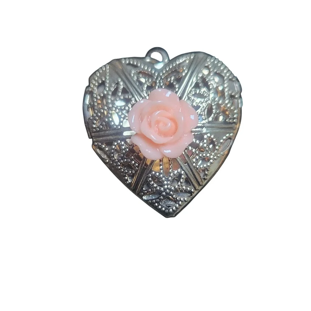 Vintage Heart Locket Pendant Gold Tone Filigree Peach Rose Flower Charm 1 Inch‎